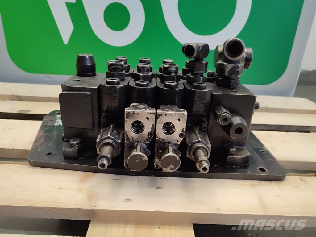 Manitou Hydraulic distributor 08105220 Manitou MLT 737 Hydraulics