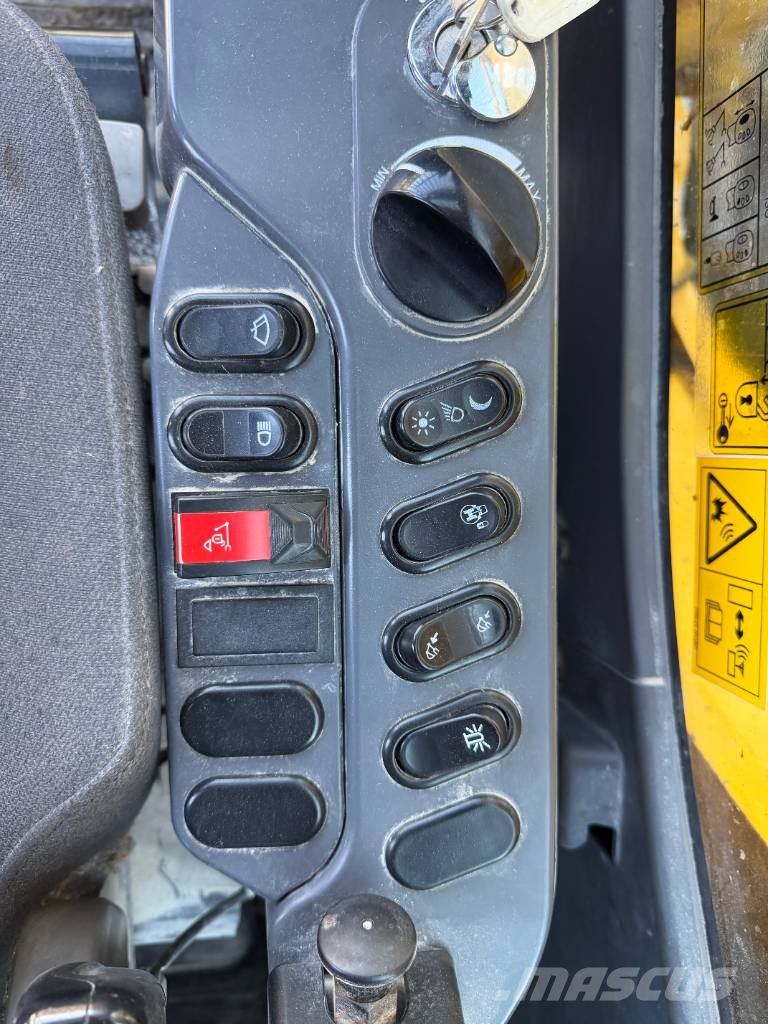 Komatsu PC 490 LC-11E0 حفارات زحافة