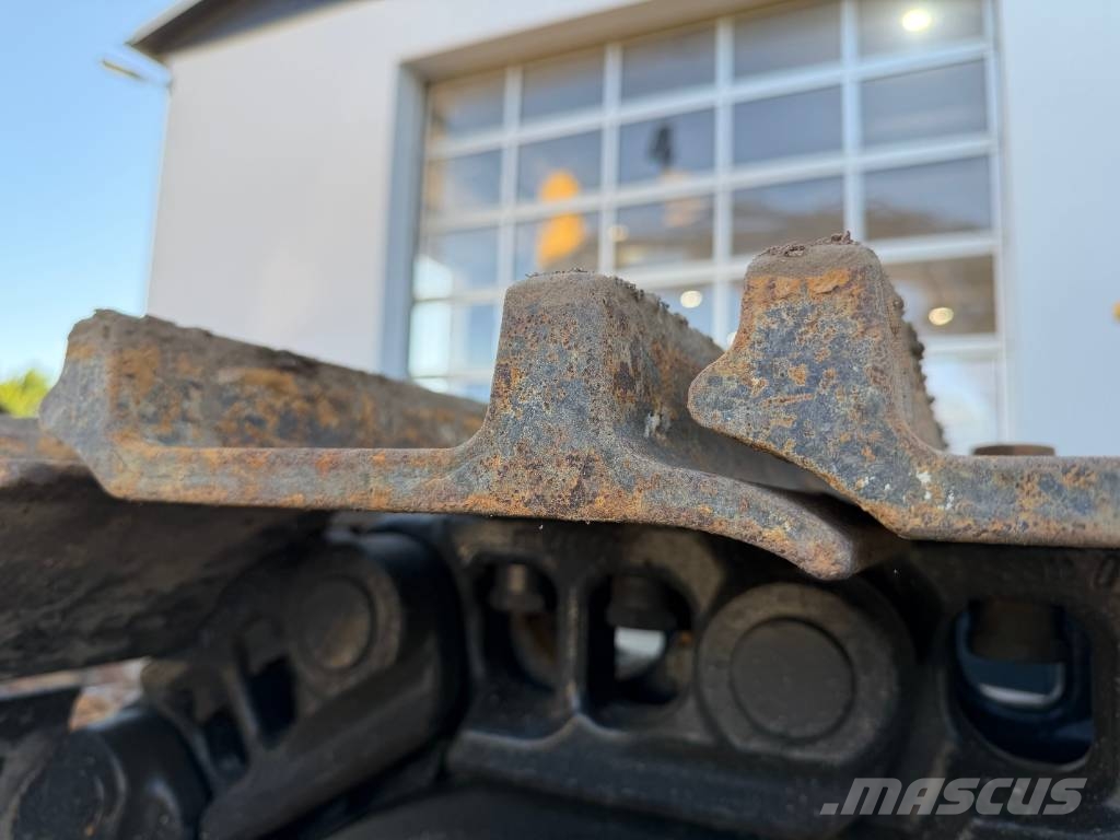 Komatsu PC 490 LC-11E0 حفارات زحافة