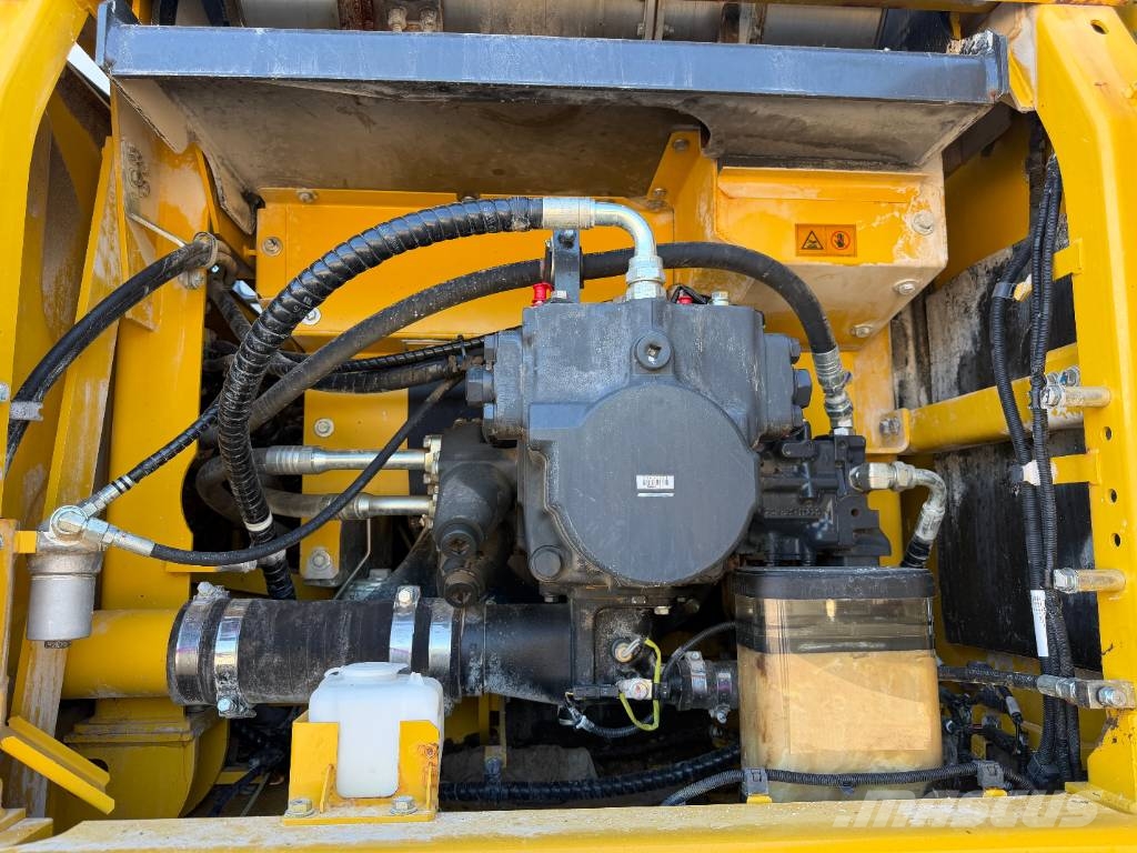 Komatsu PC 490 LC-11E0 حفارات زحافة