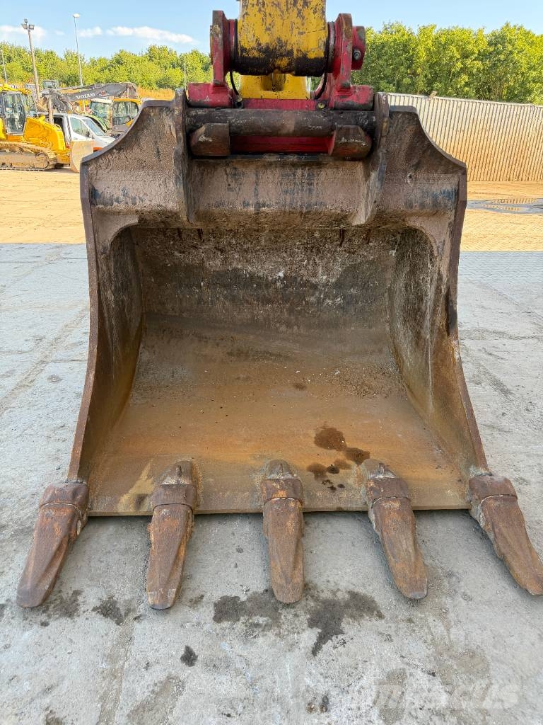 Komatsu PC 490 LC-11E0 حفارات زحافة