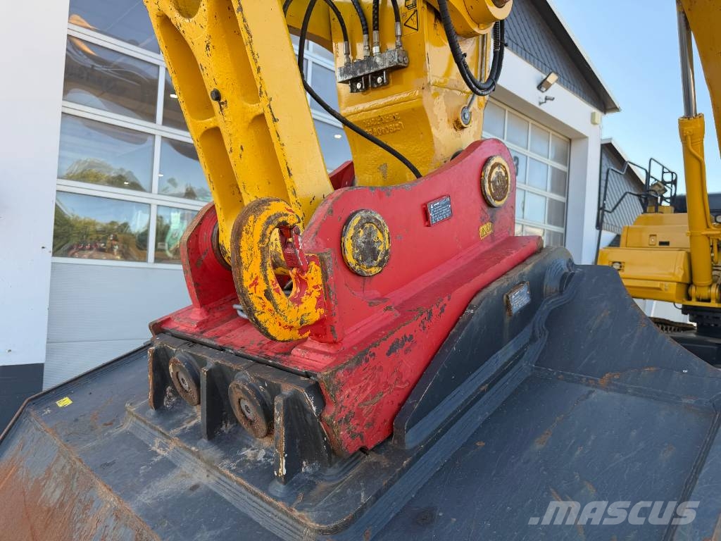 Komatsu PC 490 LC-11E0 حفارات زحافة