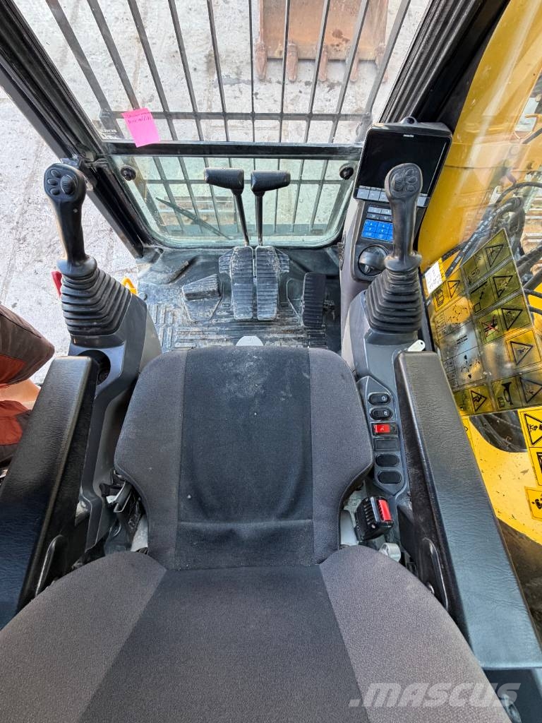 Komatsu PC 490 LC-11E0 حفارات زحافة