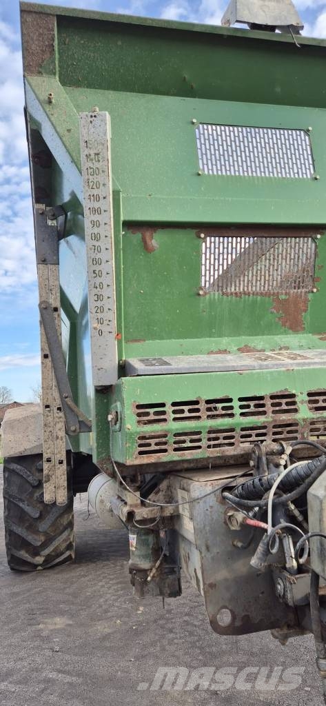 Panien KW 114 T 肥料撒布機