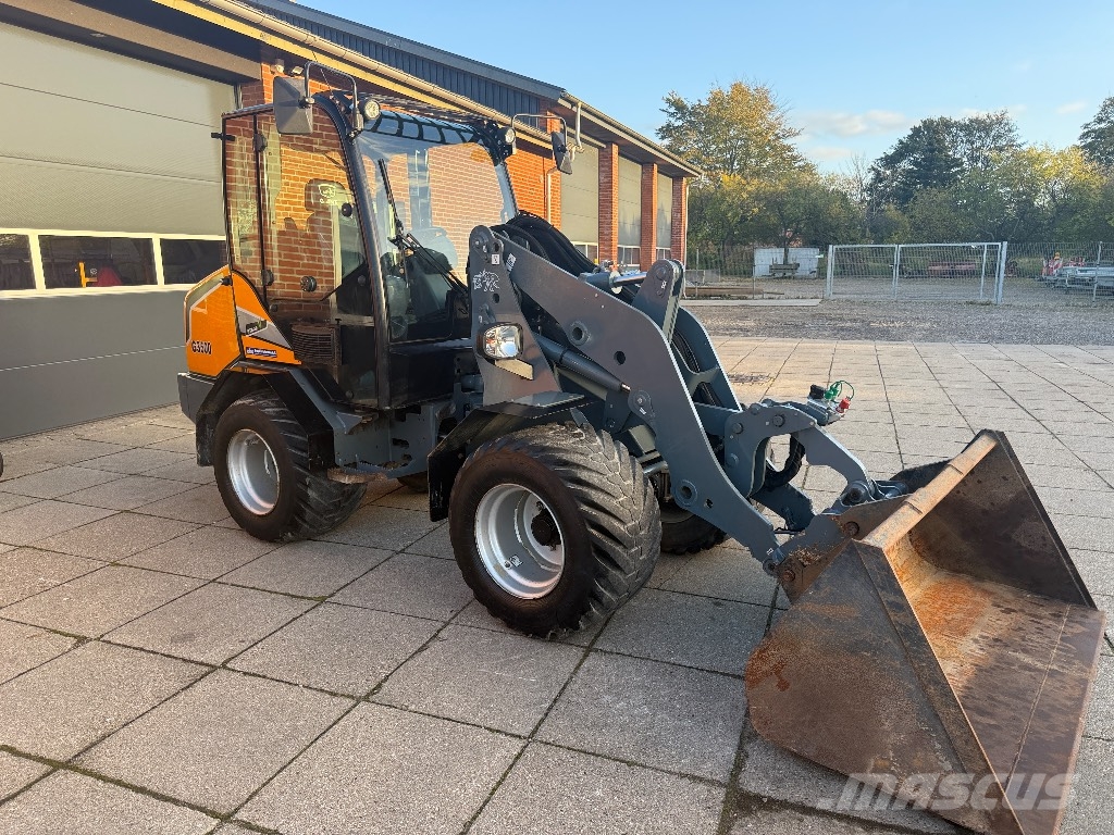 GiANT G 3500 لوادر صغيرة