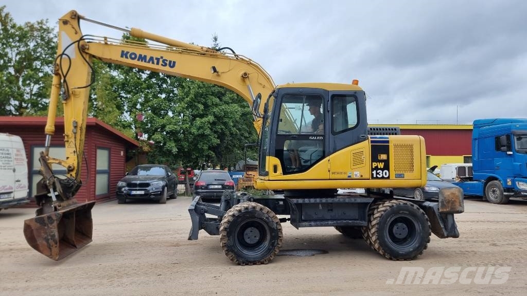 Komatsu PW 130-7K حفارات بعجل