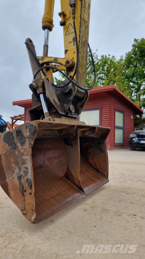 Komatsu PW 130-7K حفارات بعجل