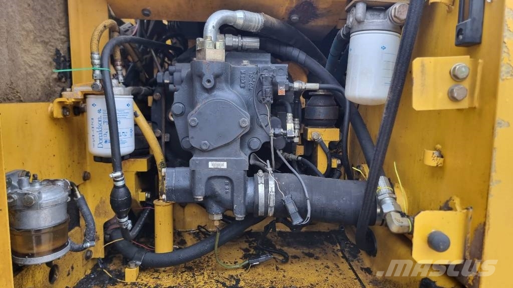 Komatsu PW 130-7K حفارات بعجل