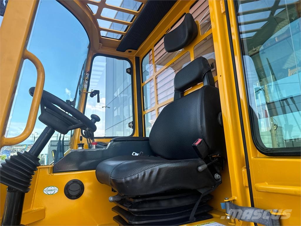 Combilift C4000 //2015 year//LPG / Low mast Four-way truck