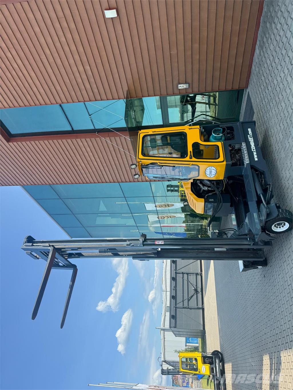 Combilift C4000 //2015 year//LPG / Low mast Four-way truck