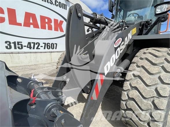Develon DL250-7 ホイールローダー・タイヤショベル