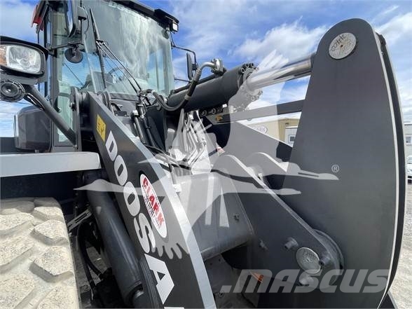 Develon DL250-7 ホイールローダー・タイヤショベル