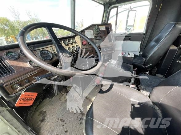 Freightliner FLD120 Vanningsvogn for støvdemping