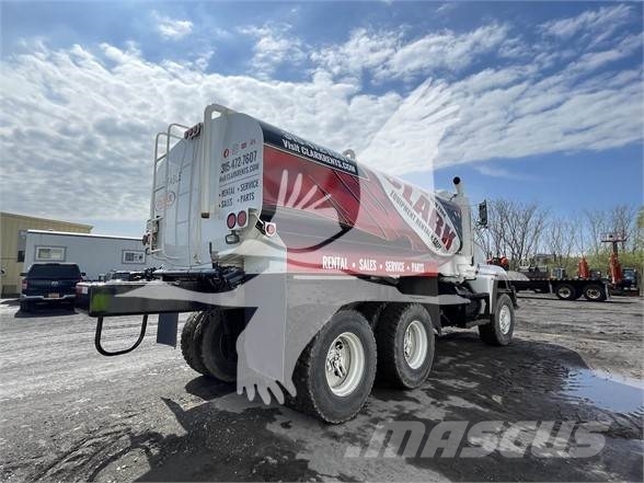 Freightliner FLD120 Vanningsvogn for støvdemping