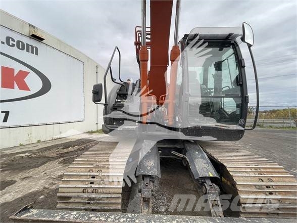 Hitachi ZX135USBL-6 حفارات زحافة