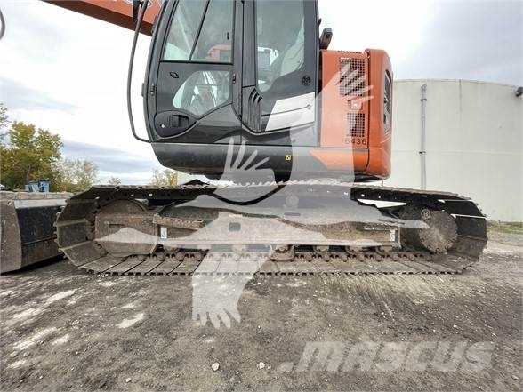 Hitachi ZX135USBL-6 حفارات زحافة