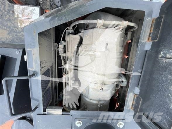 Hitachi ZX135USBL-6 حفارات زحافة