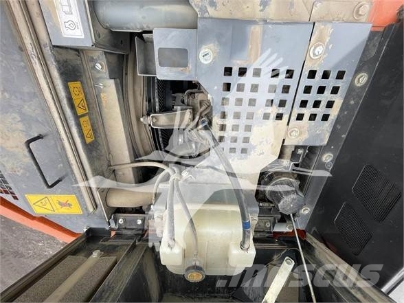 Hitachi ZX135USBL-6 حفارات زحافة