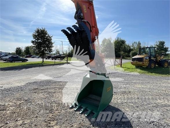Hitachi ZX135USK-6 حفارات زحافة