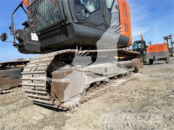 Hitachi ZX135USK-6 حفارات زحافة