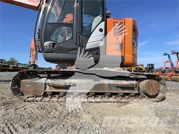 Hitachi ZX135USK-6 حفارات زحافة