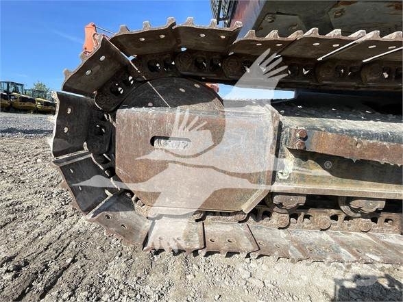Hitachi ZX135USK-6 حفارات زحافة