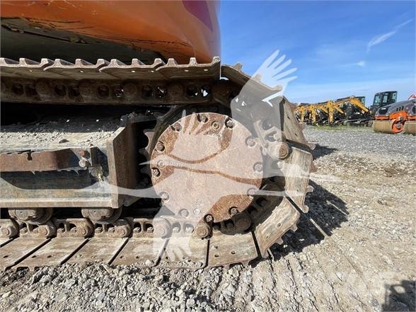 Hitachi ZX135USK-6 حفارات زحافة
