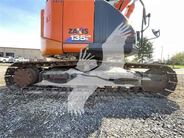 Hitachi ZX135USK-6 حفارات زحافة