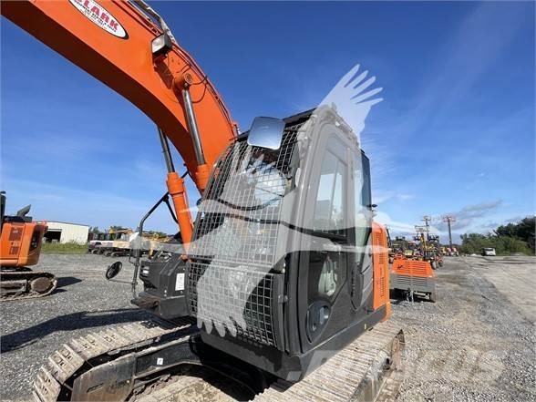 Hitachi ZX135USK-6 حفارات زحافة