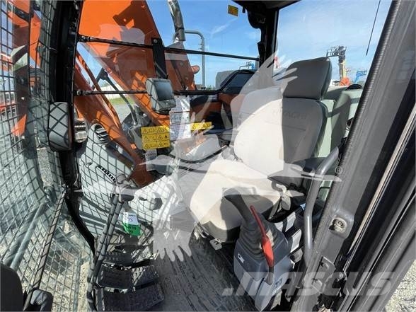 Hitachi ZX135USK-6 حفارات زحافة