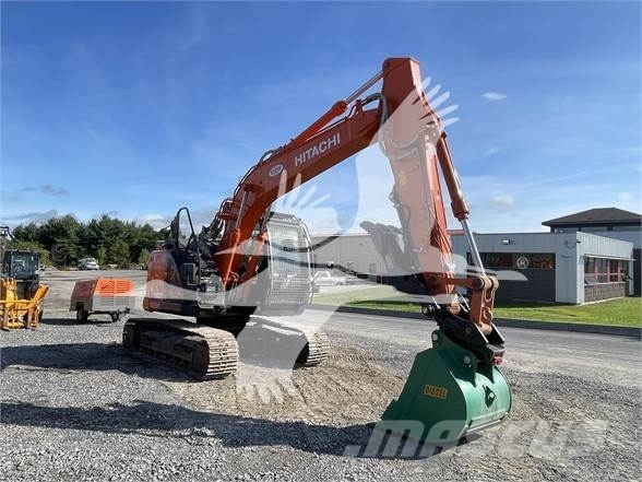 Hitachi ZX135USK-6 حفارات زحافة