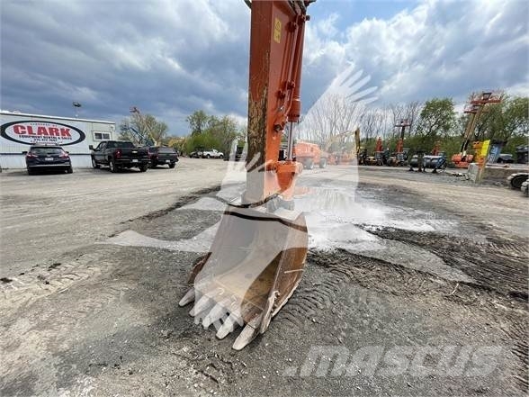 Hitachi ZX135USK-6 حفارات زحافة