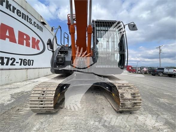 Hitachi ZX135USK-6 حفارات زحافة
