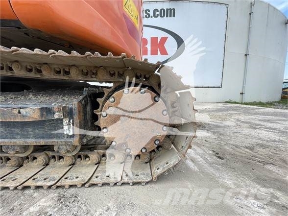 Hitachi ZX135USK-6 حفارات زحافة