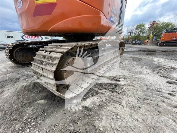 Hitachi ZX135USK-6 حفارات زحافة