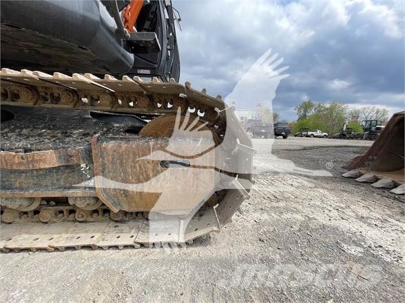 Hitachi ZX135USK-6 حفارات زحافة
