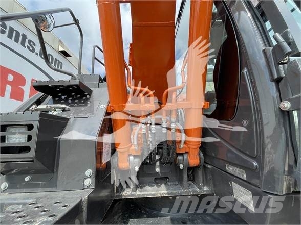 Hitachi ZX135USK-6 حفارات زحافة