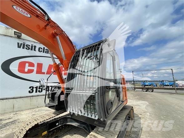 Hitachi ZX135USK-6 حفارات زحافة