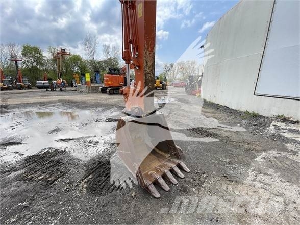 Hitachi ZX135USK-6 حفارات زحافة