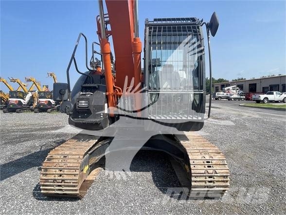 Hitachi ZX135USK-6 حفارات زحافة