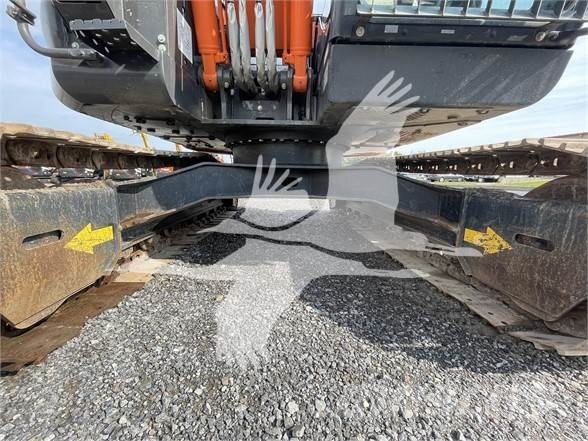 Hitachi ZX135USK-6 حفارات زحافة