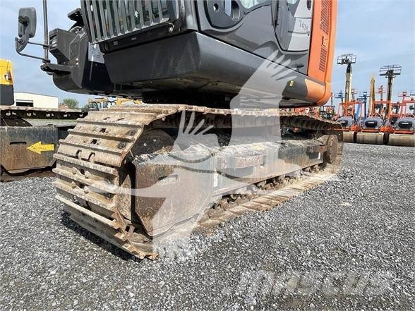 Hitachi ZX135USK-6 حفارات زحافة