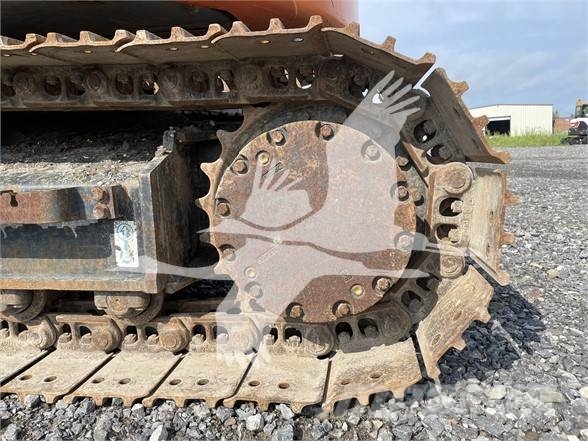 Hitachi ZX135USK-6 حفارات زحافة