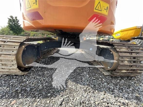 Hitachi ZX135USK-6 حفارات زحافة