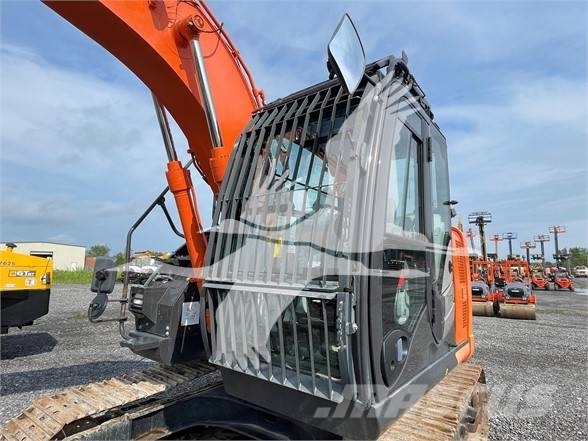 Hitachi ZX135USK-6 حفارات زحافة
