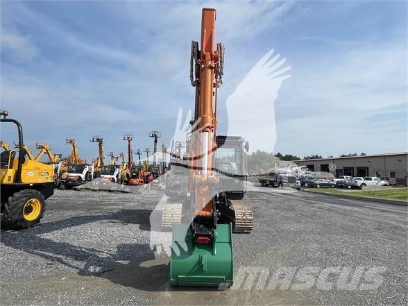 Hitachi ZX135USK-6 حفارات زحافة