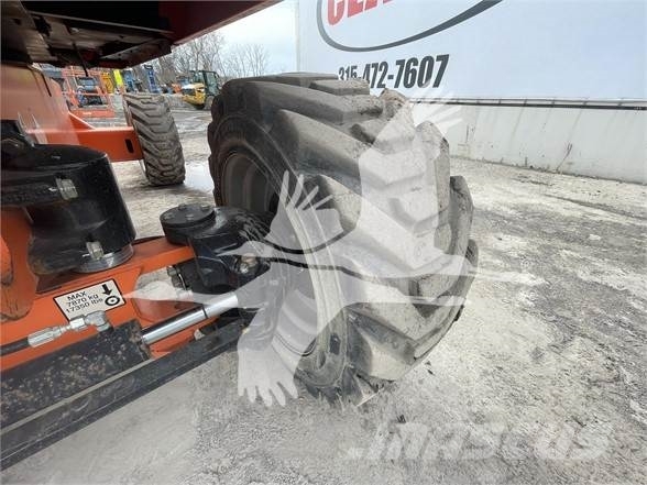 JLG 800S Teleskooppipuominostimet
