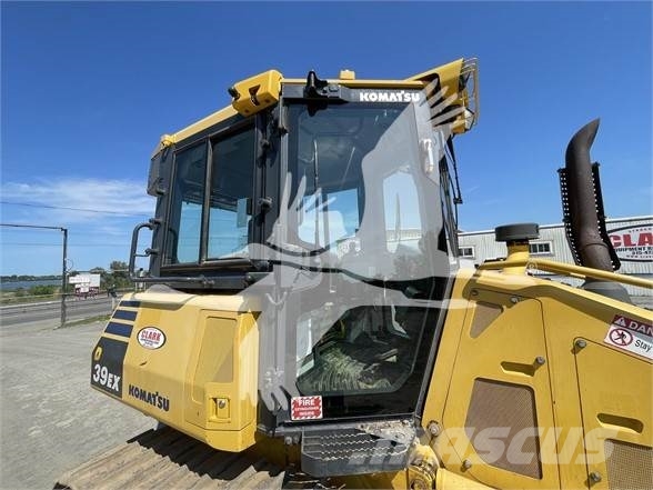 Komatsu D39EX-24 Pásové dozéry