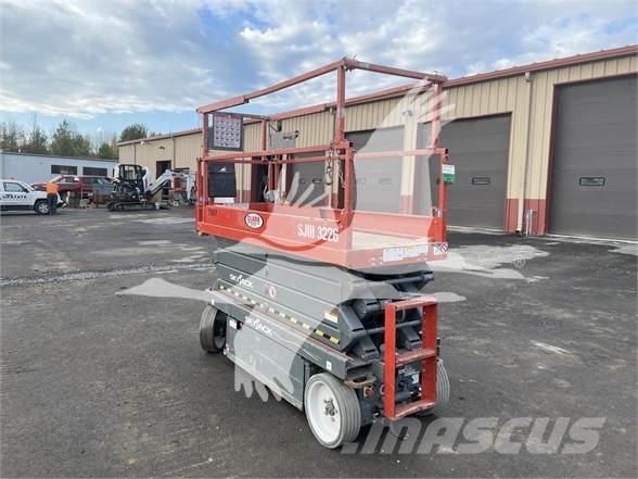 SkyJack SJ3226 رافعات مقصية الشكل