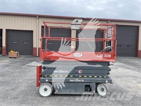 SkyJack SJ3226 رافعات مقصية الشكل